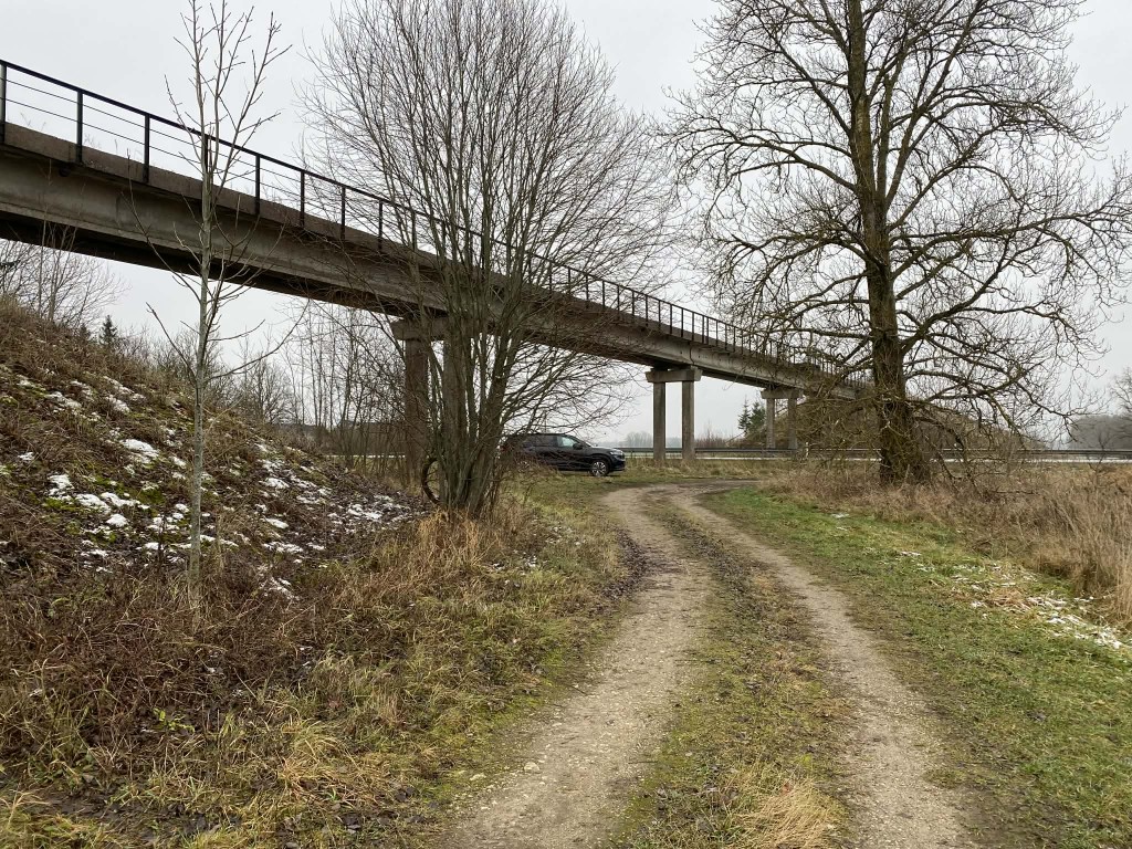 Halinga raudteeviadukt.jpg